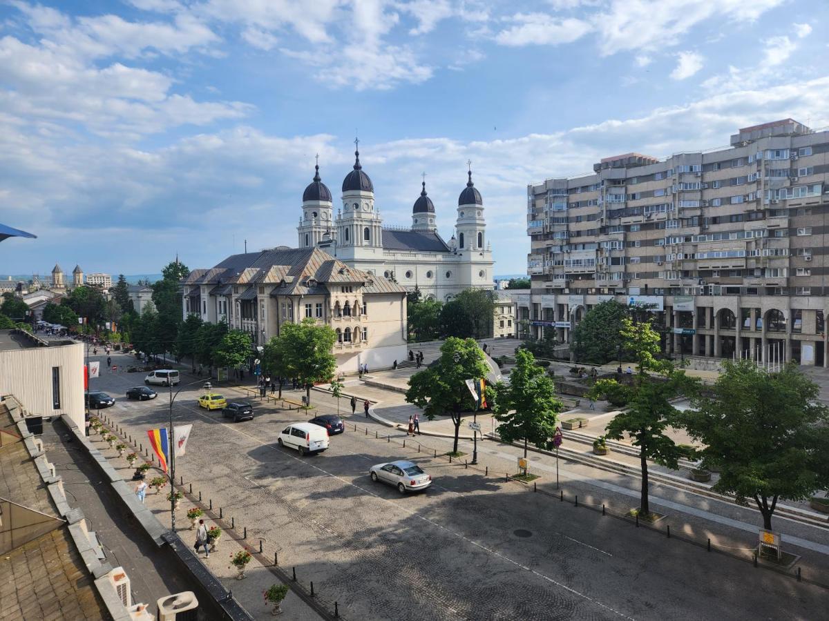 Stefan Cel Mare Boulevard Pedestrian Street Palas Iasi Buitenkant foto